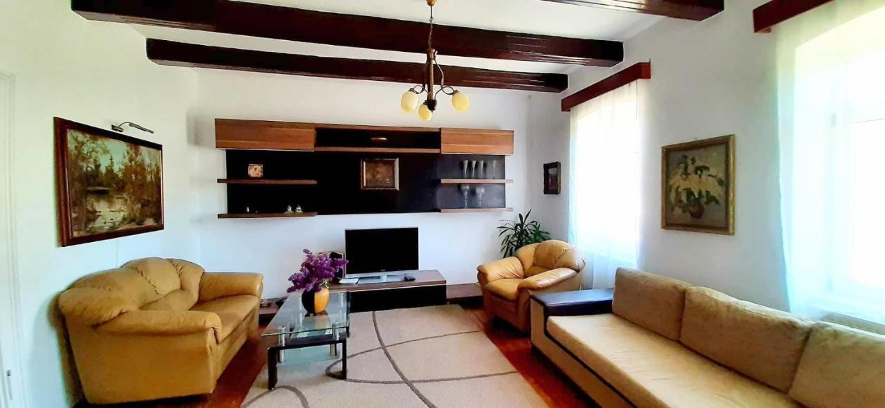 Villa Casa Din Coltul Cetatii Hărman Esterno foto
