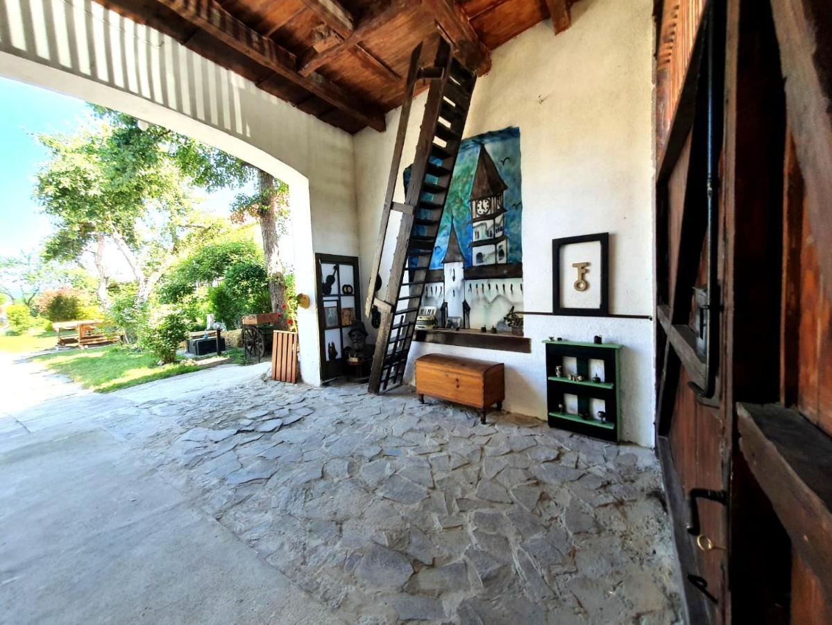 Villa Casa Din Coltul Cetatii Hărman Esterno foto